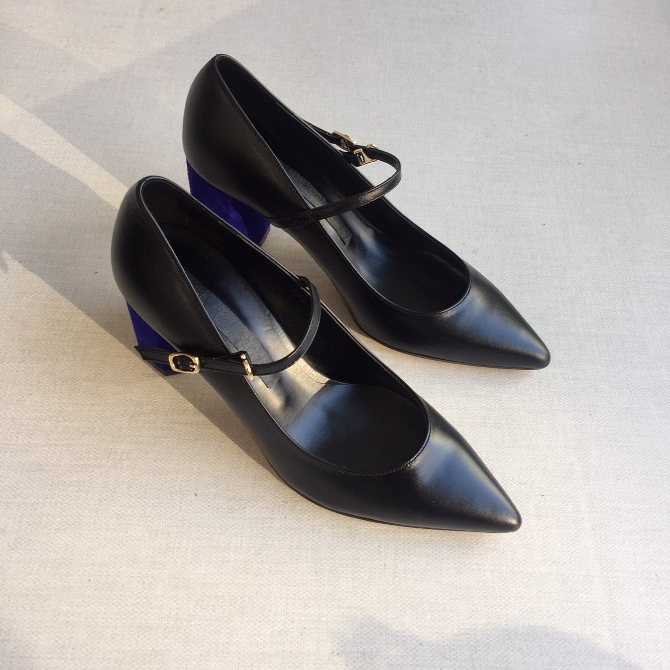 Point-heeled cowhide leather strap Stiletto heel 7