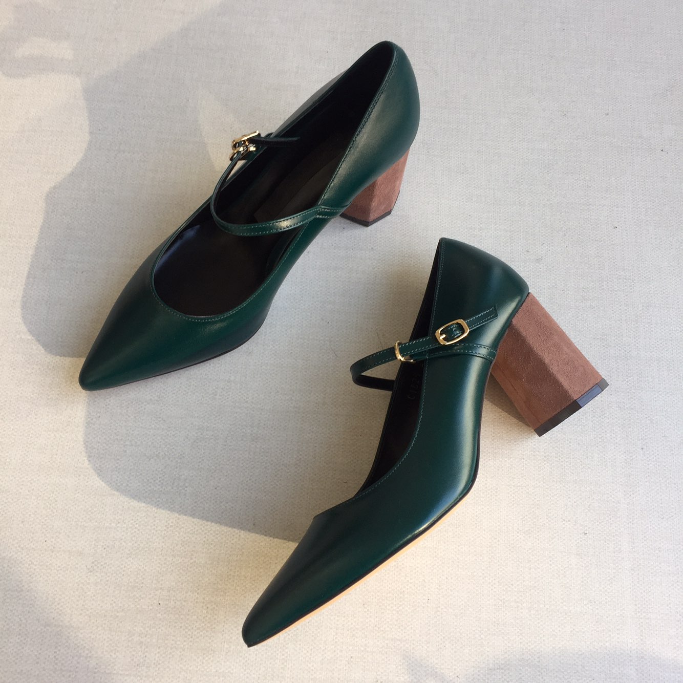 Point-heeled cowhide leather strap Stiletto heel 7