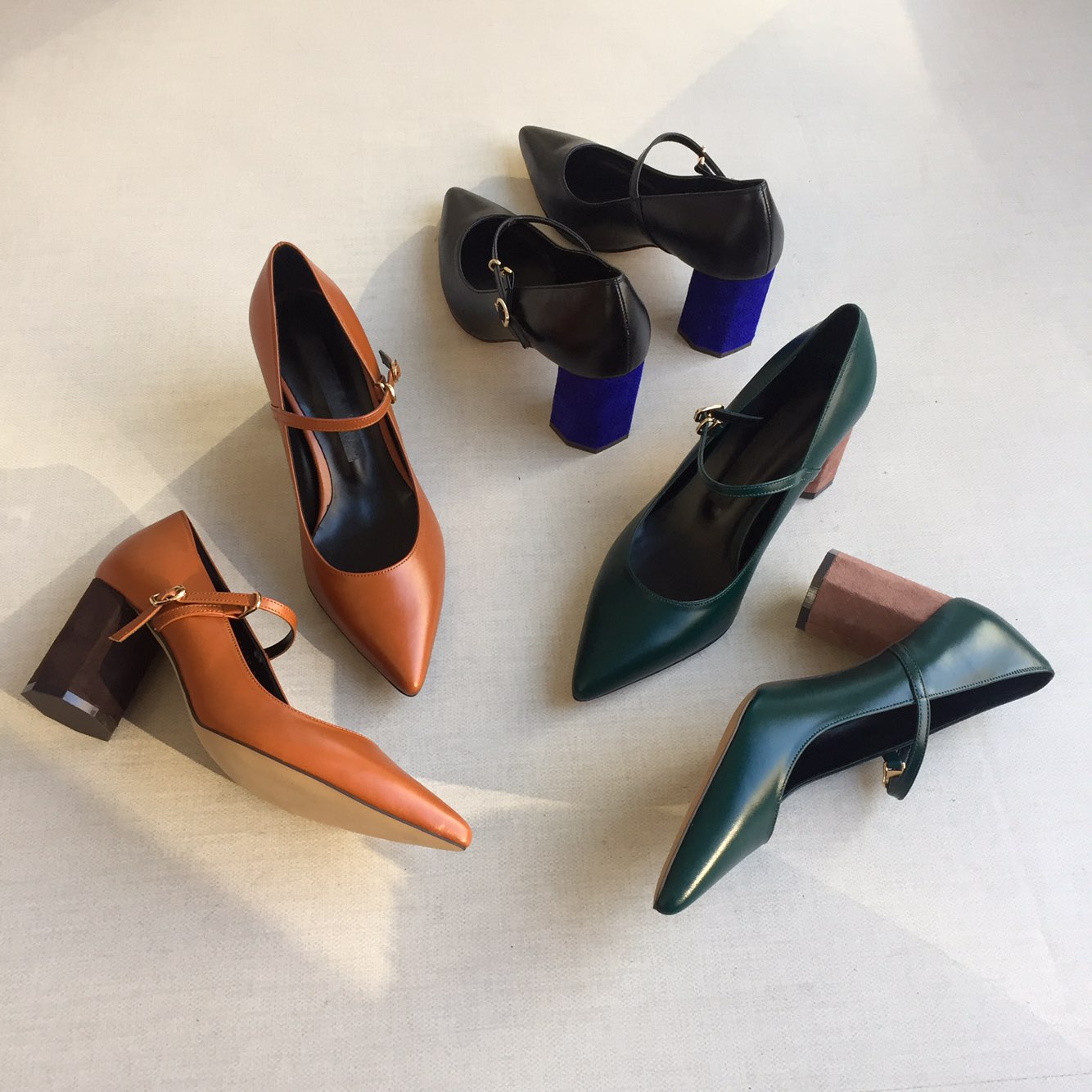 Point-heeled cowhide leather strap Stiletto heel 7