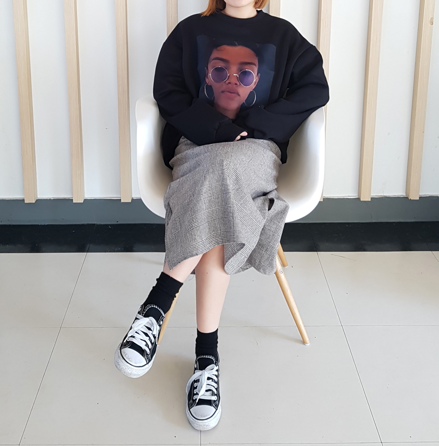 Latte Check Over Long Skirt Fall Slit Bending Pouc