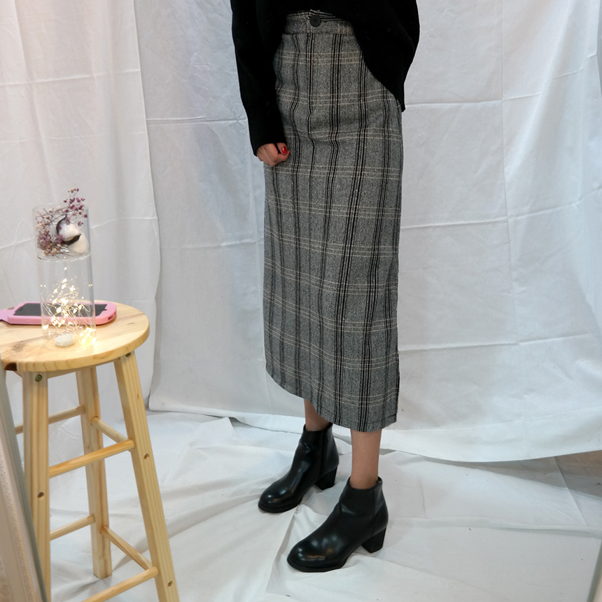 A-line check skirt A twenty-year-old women's sk