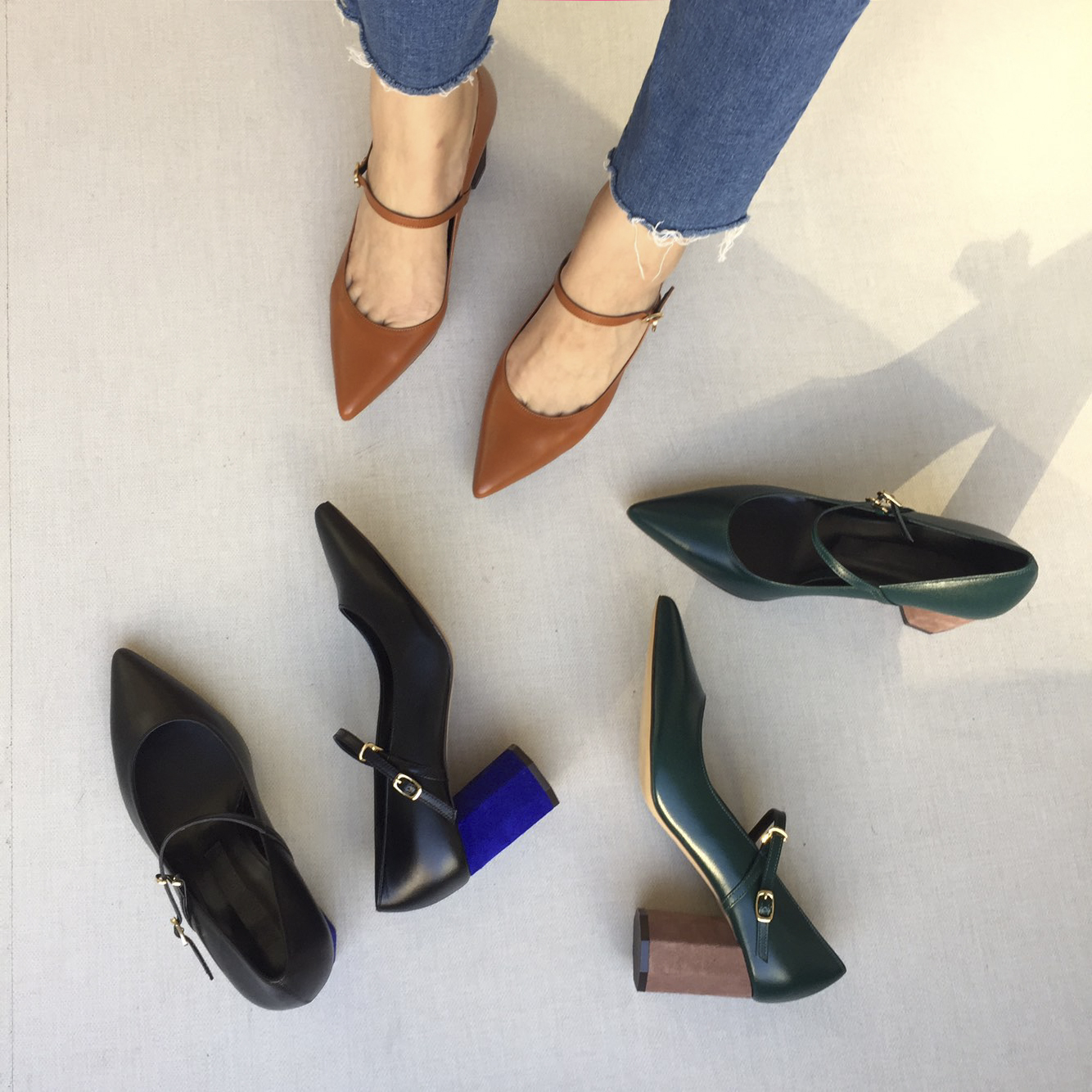 Point-heeled cowhide leather strap Stiletto heel 7