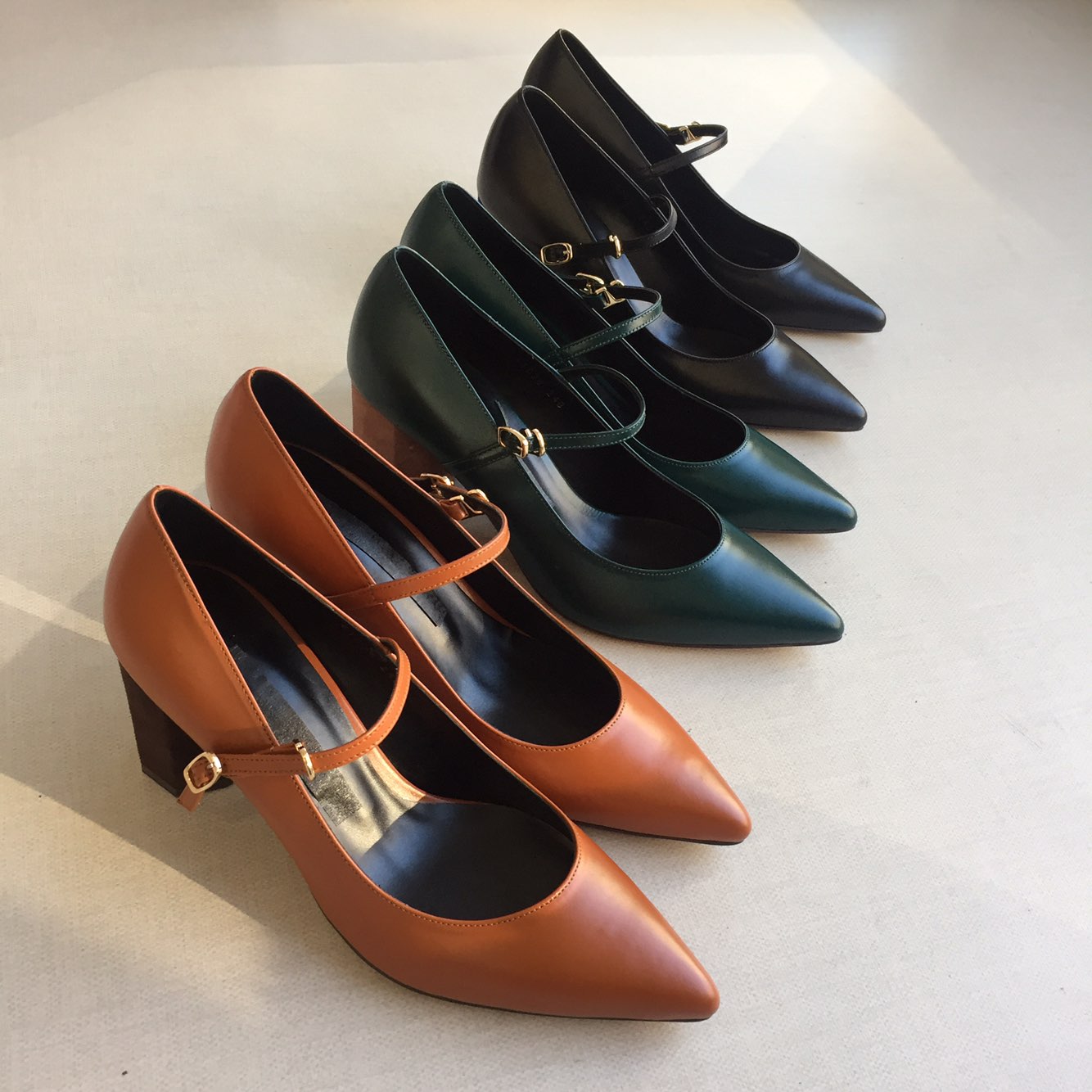 Point-heeled cowhide leather strap Stiletto heel 7