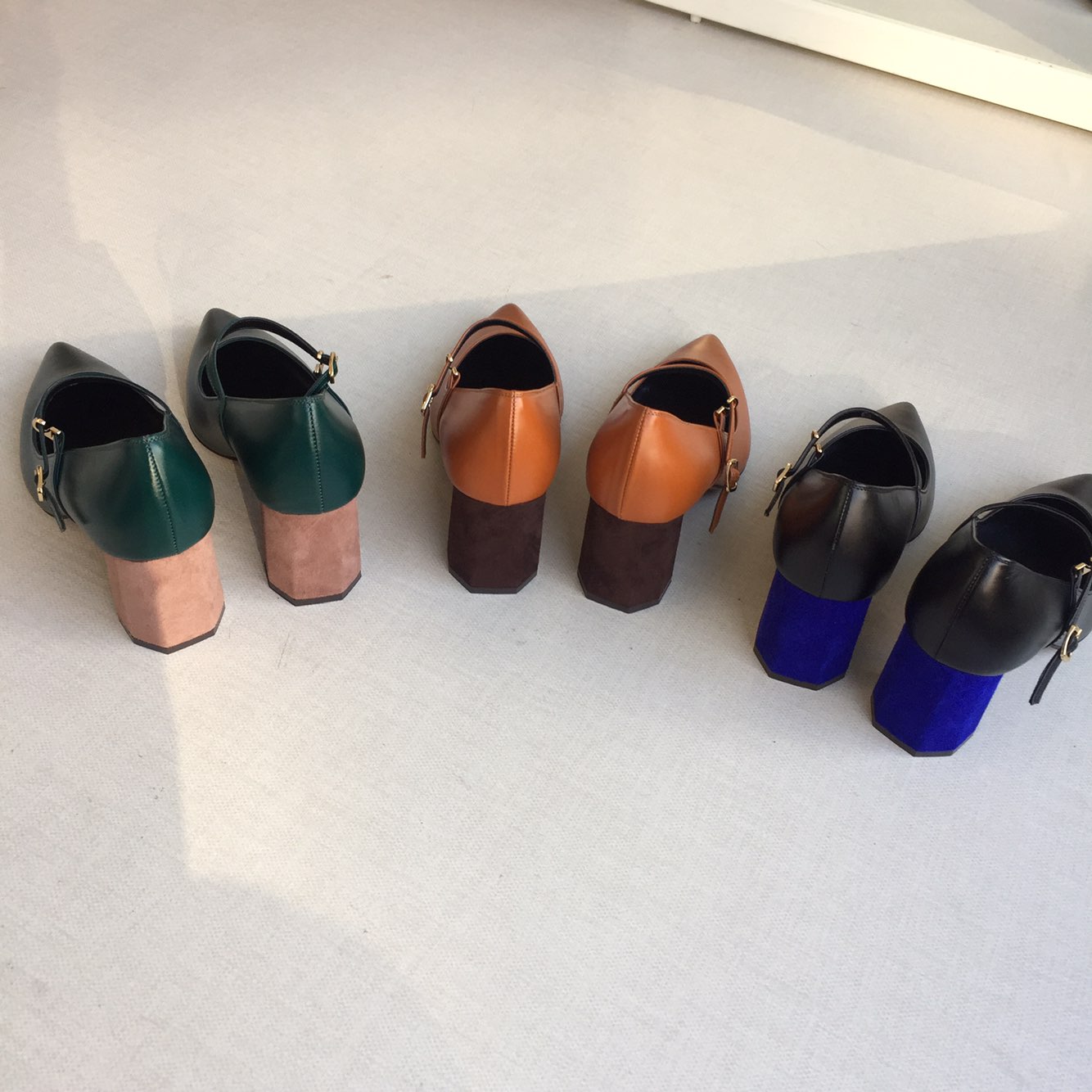 Point-heeled cowhide leather strap Stiletto heel 7