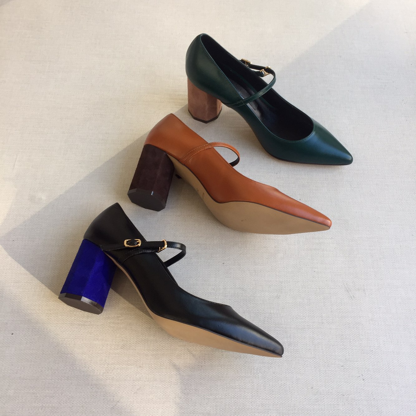 Point-heeled cowhide leather strap Stiletto heel 7