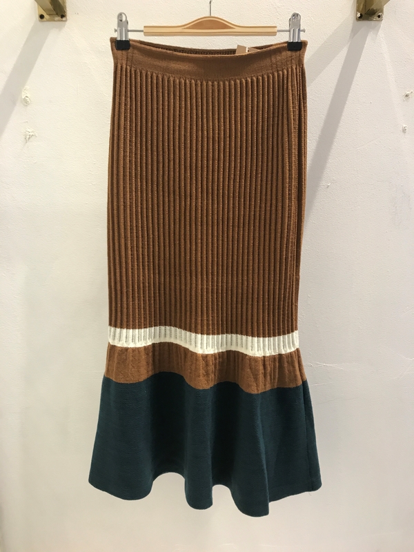 Knit three-color long skirt 2COL slim clean skinny