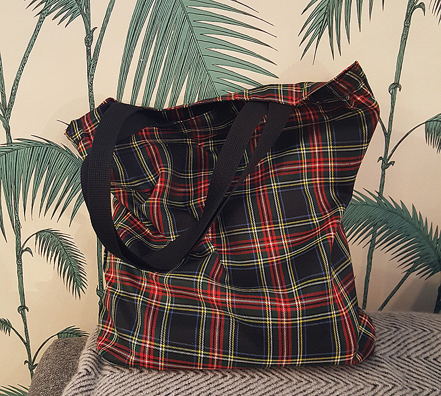 Handy Castle Tantan check eco-back Basic Laptop Co