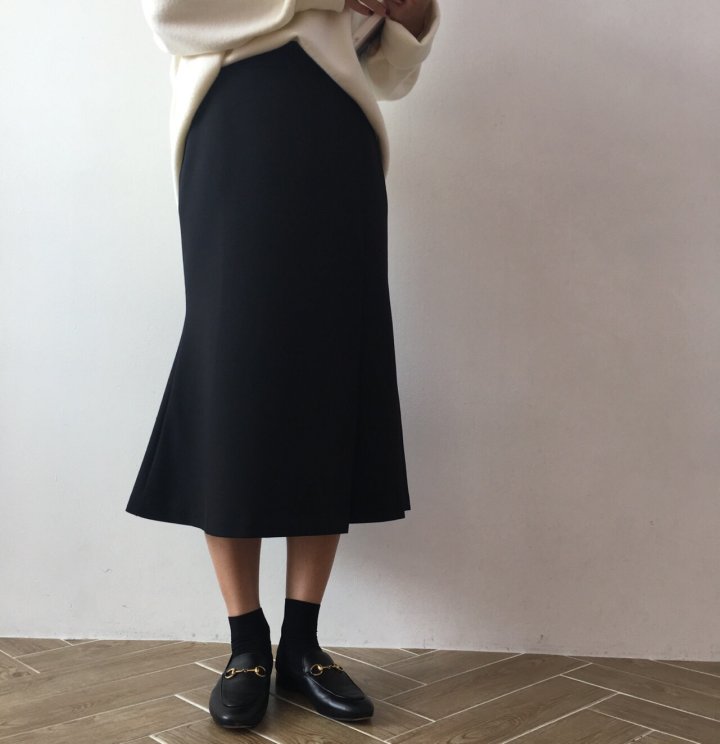 Mermaid pleated long skirt