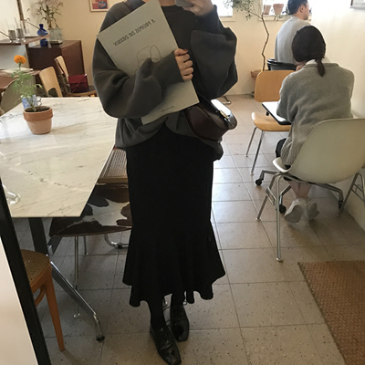 H Line Black hem ruffle Mermaid skirt h Long Long 