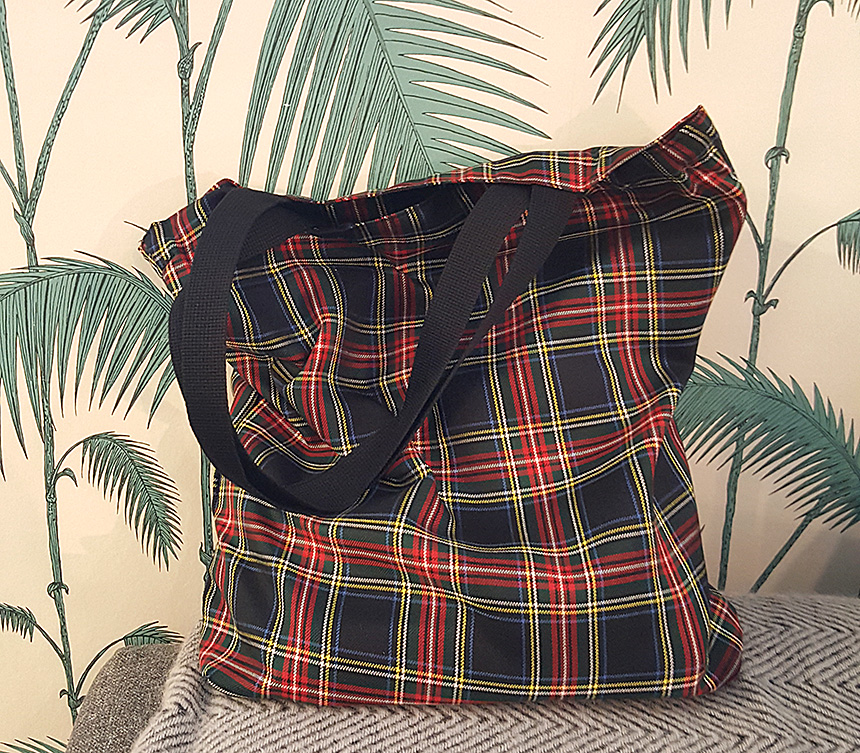 Handy Castle Tantan check eco-back Basic Laptop Co