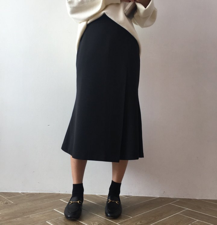 Mermaid pleated long skirt