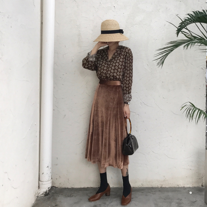 A line winter velvet flare long skirt woman coordi