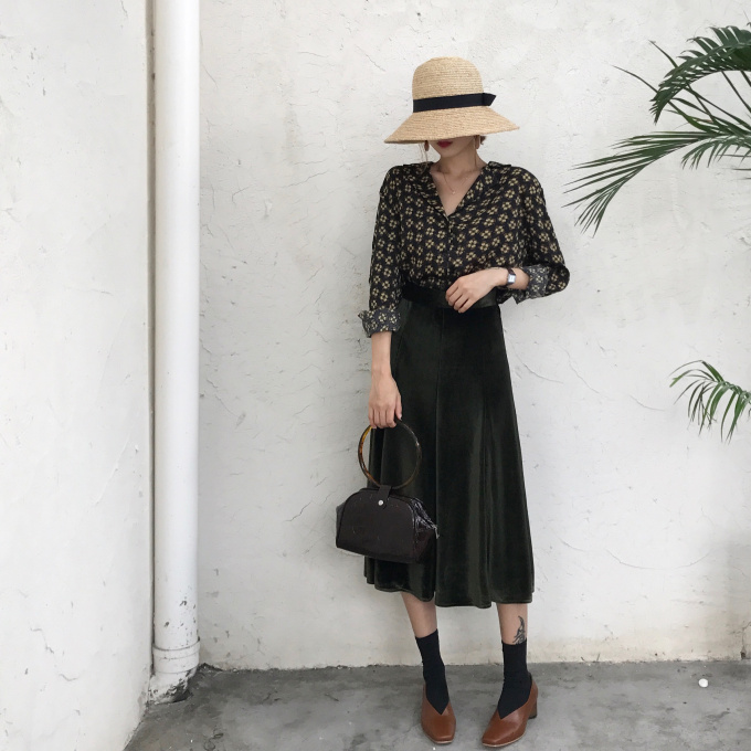 A line winter velvet flare long skirt woman coordi