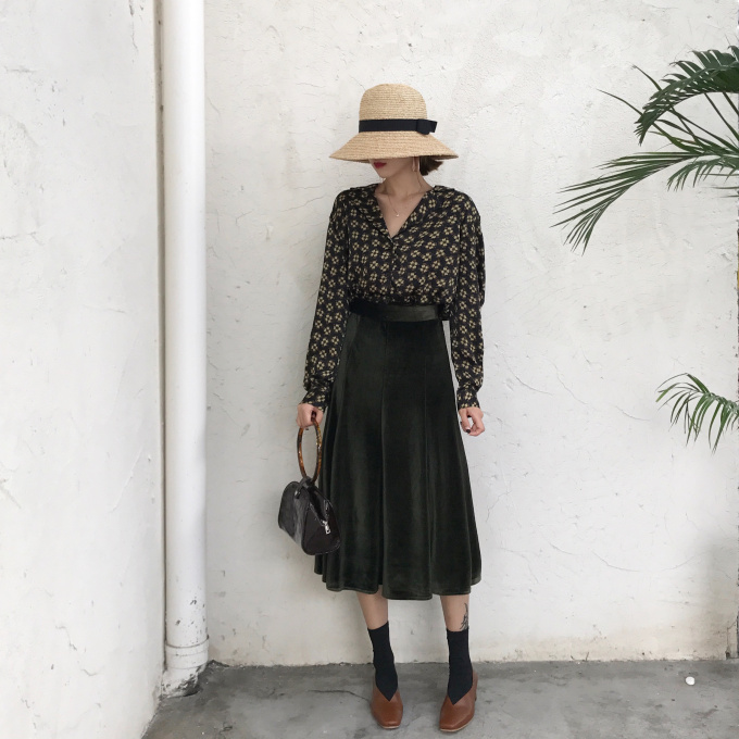 A line winter velvet flare long skirt woman coordi