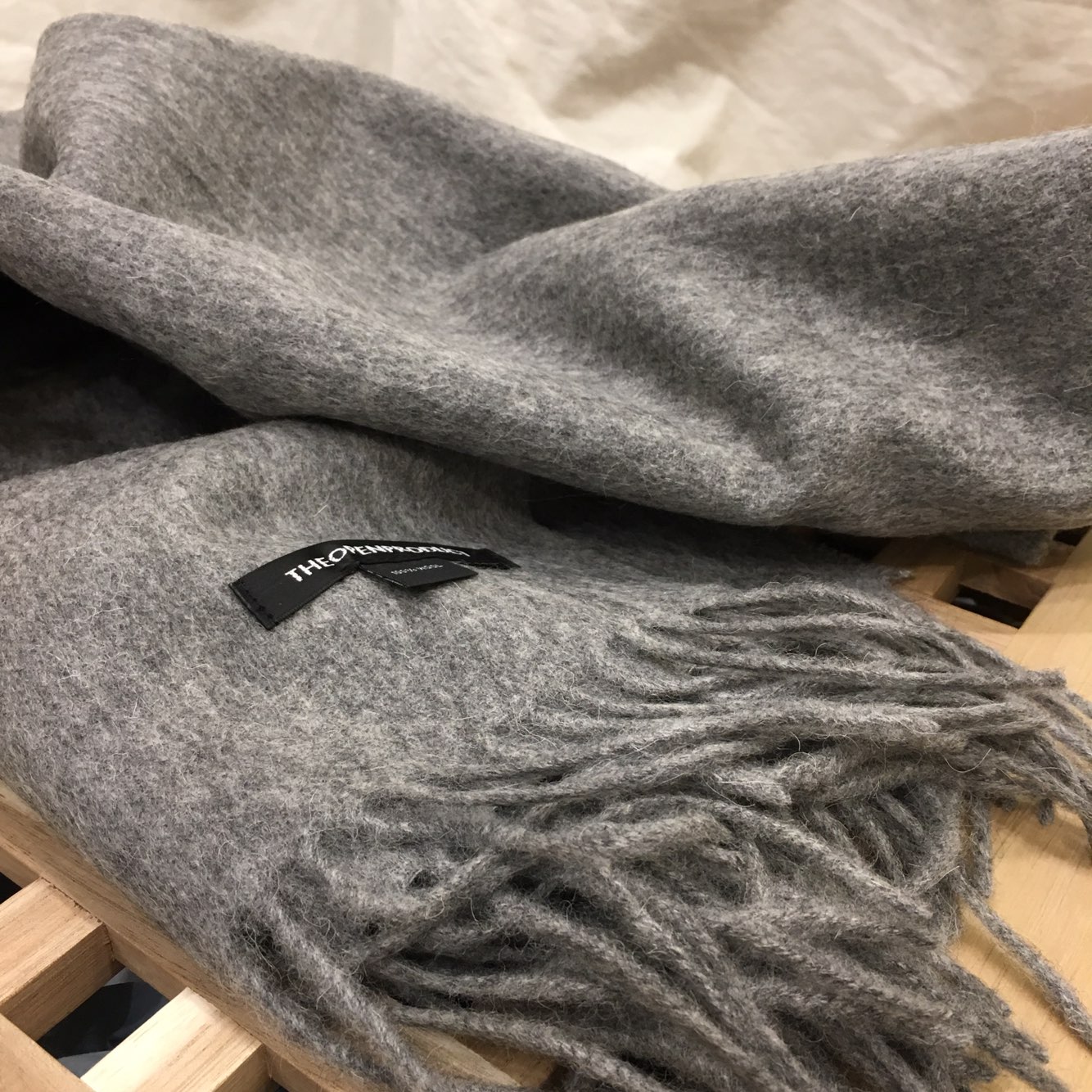 Wool muffler Wool 100 Woman scooping Styling Lovel