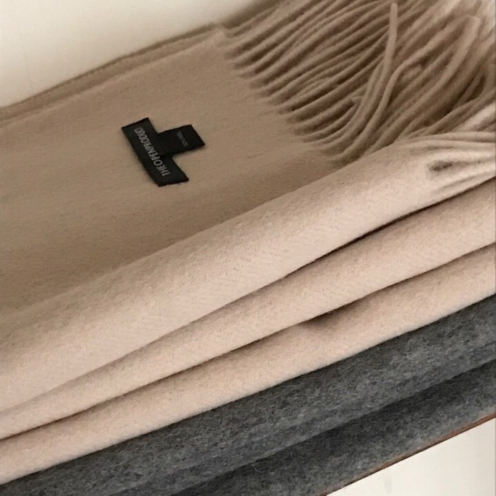 Wool muffler Wool 100 Woman scooping Styling Lovel