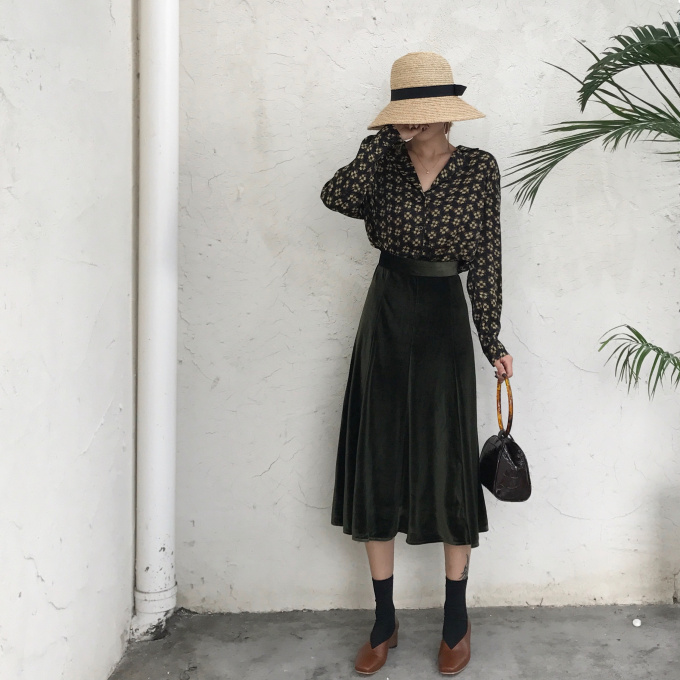 A line winter velvet flare long skirt woman coordi