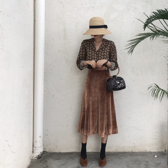 A line winter velvet flare long skirt woman coordi