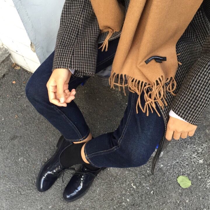 Wool muffler Wool 100 Woman scooping Styling Lovel