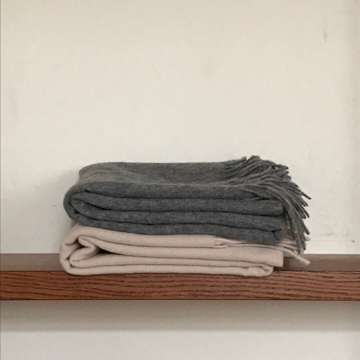 Wool muffler Wool 100 Woman scooping Styling Lovel