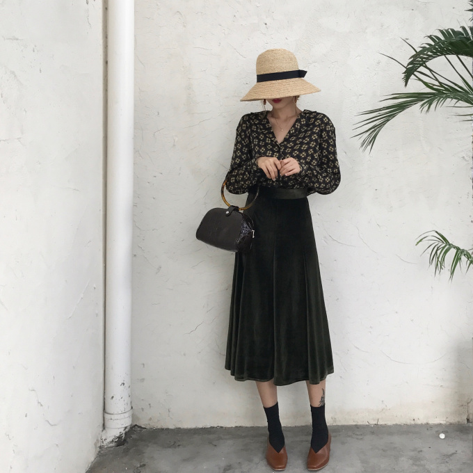 A line winter velvet flare long skirt woman coordi