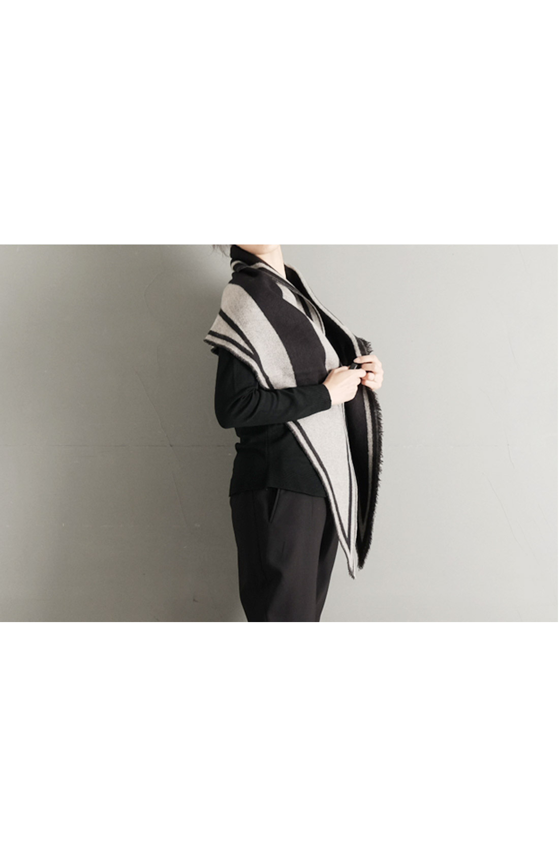 H logo two-sided triangular shoulder shawl autumn 