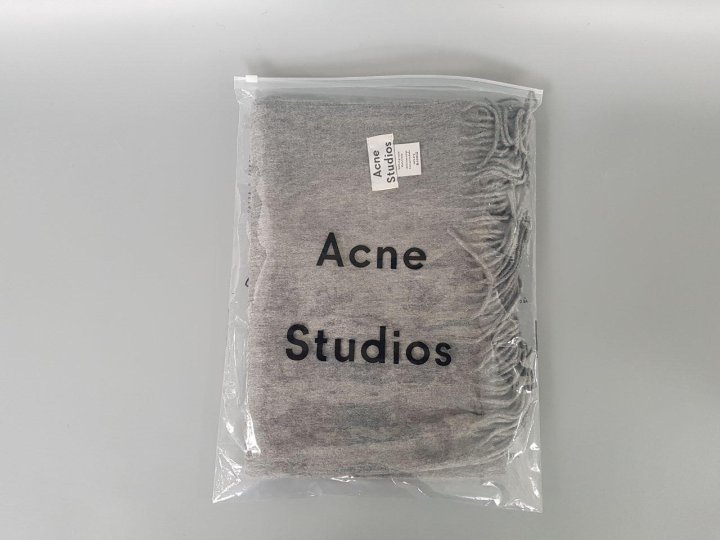 Akane Canada Scarf 100% Virgin Wool