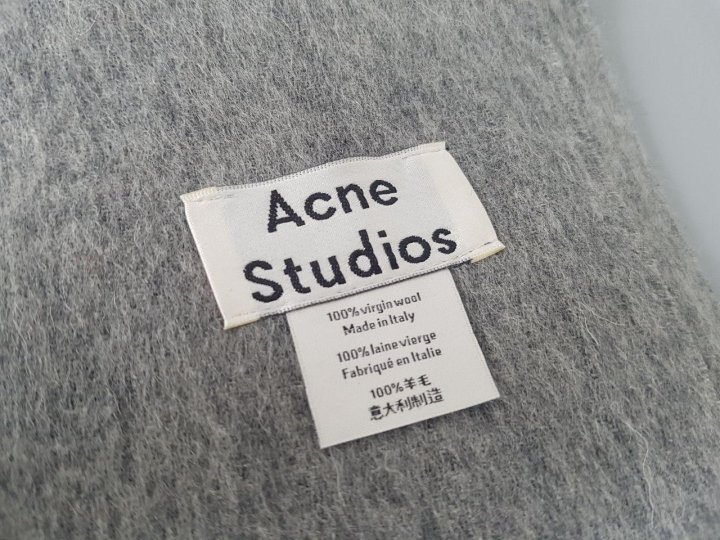 Akane Canada Scarf 100% Virgin Wool