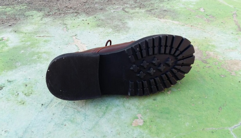 Each one has a popular two-color 4CM luxury shoes 