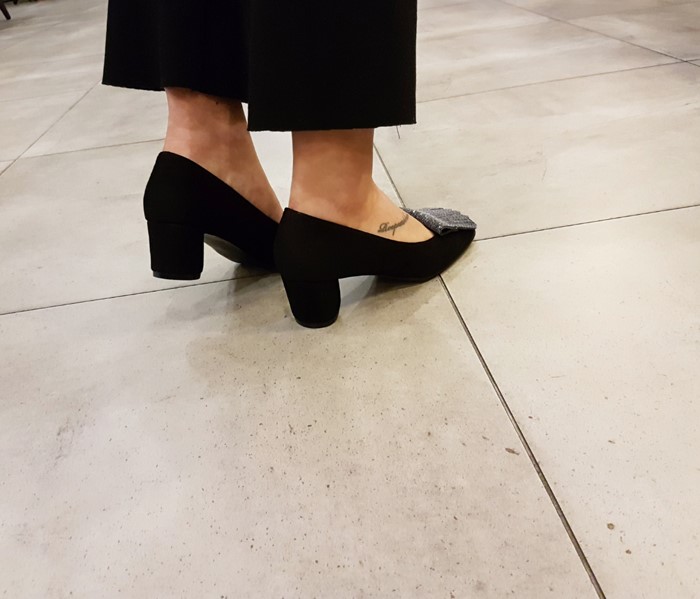 Suede shoes like a jewel Pretty stylish coordinati