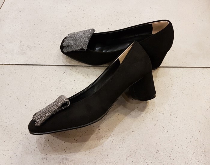 Suede shoes like a jewel Pretty stylish coordinati