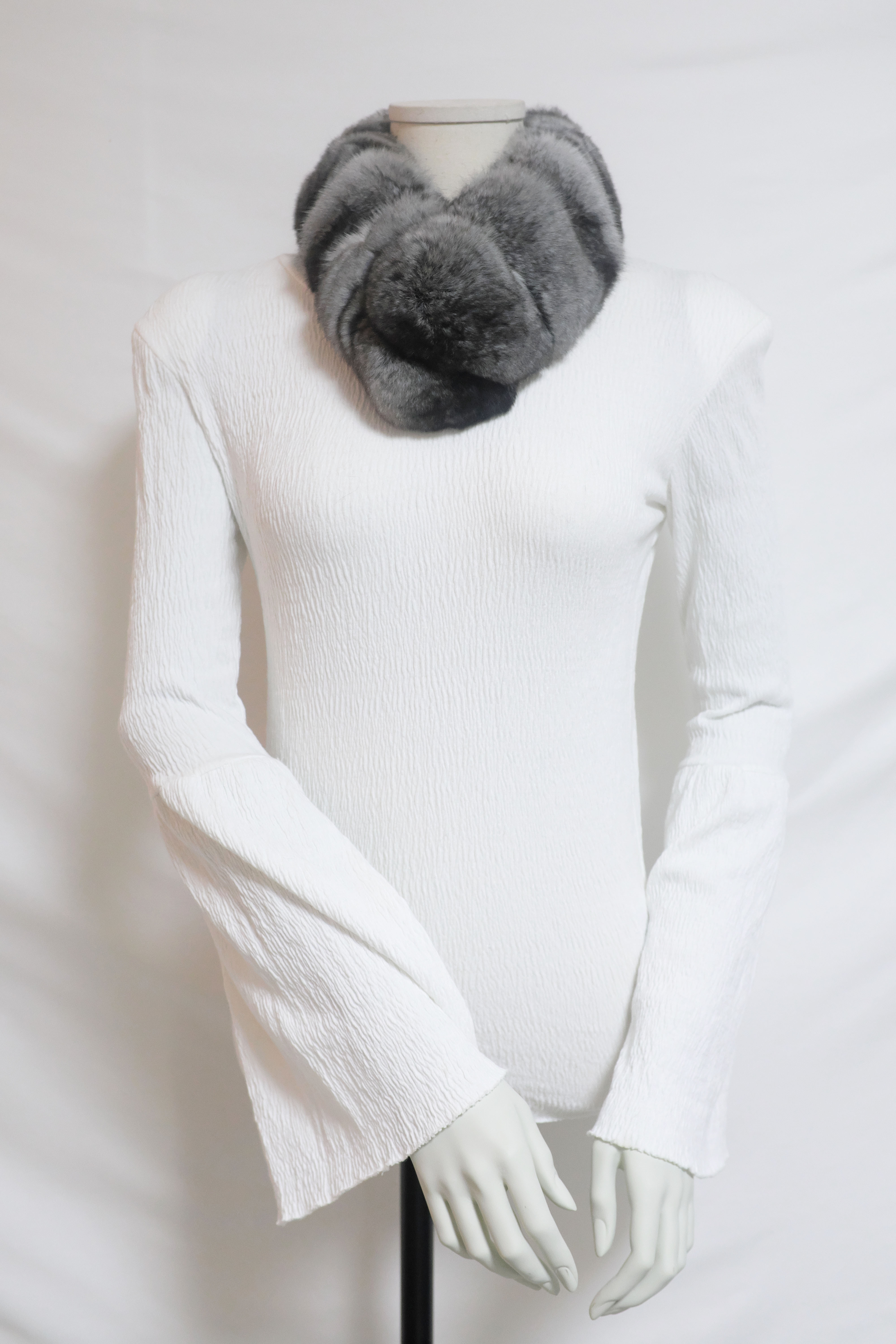 Mok Market in-house production chinchilla muffler