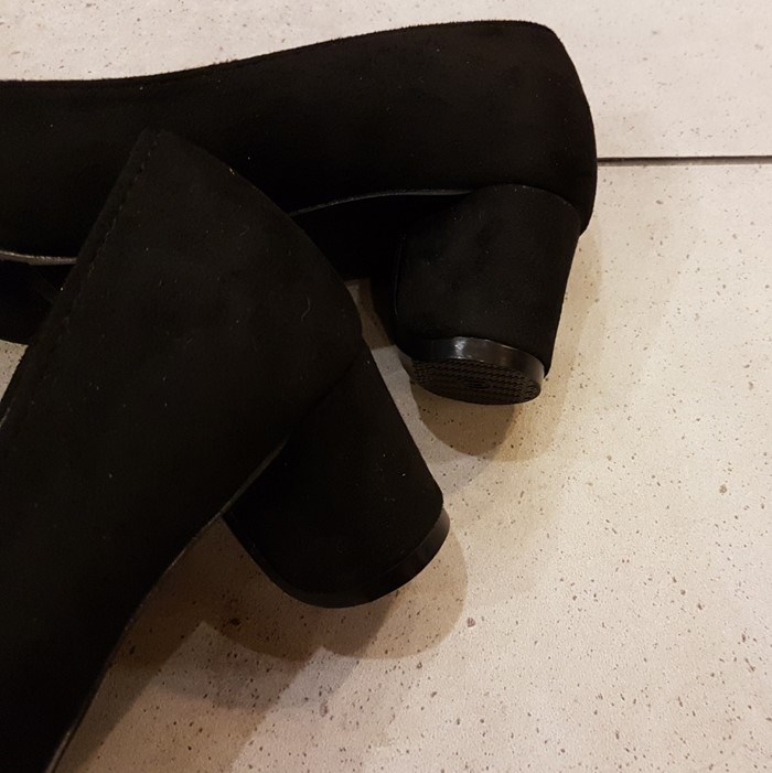 Suede shoes like a jewel Pretty stylish coordinati