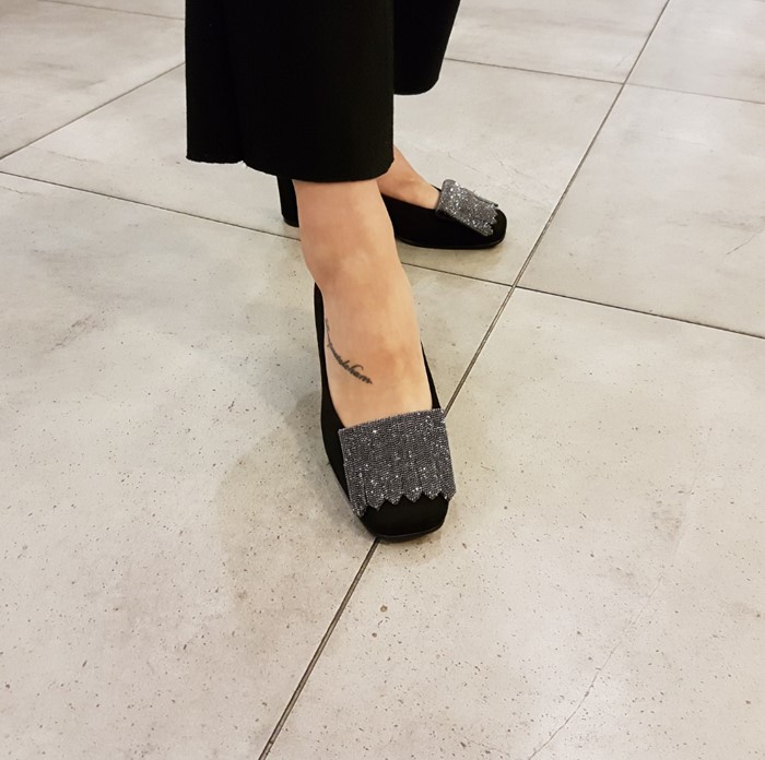 Suede shoes like a jewel Pretty stylish coordinati