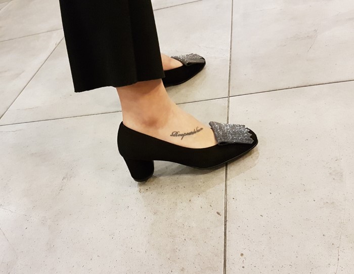 Suede shoes like a jewel Pretty stylish coordinati