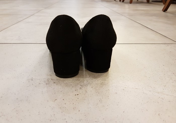 Suede shoes like a jewel Pretty stylish coordinati