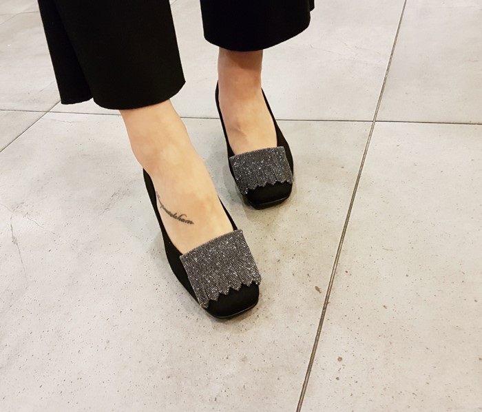 Suede shoes like a jewel Pretty stylish coordinati