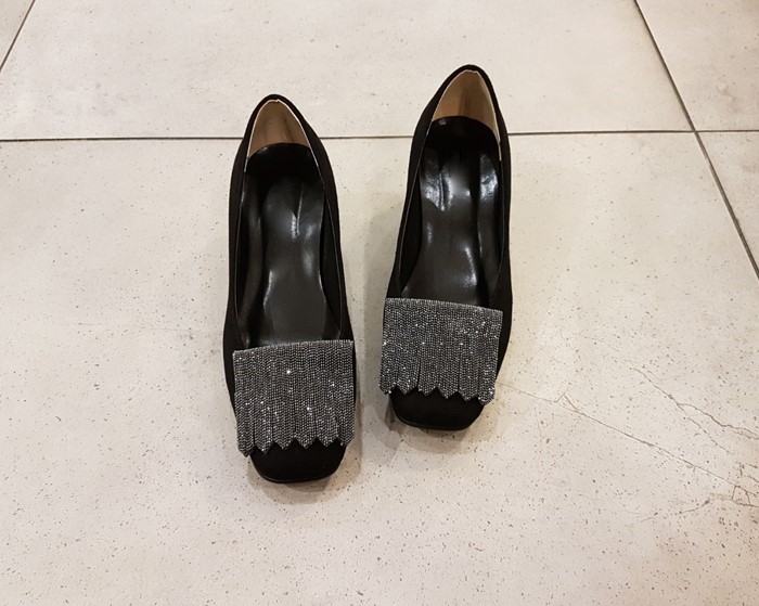 Suede shoes like a jewel Pretty stylish coordinati