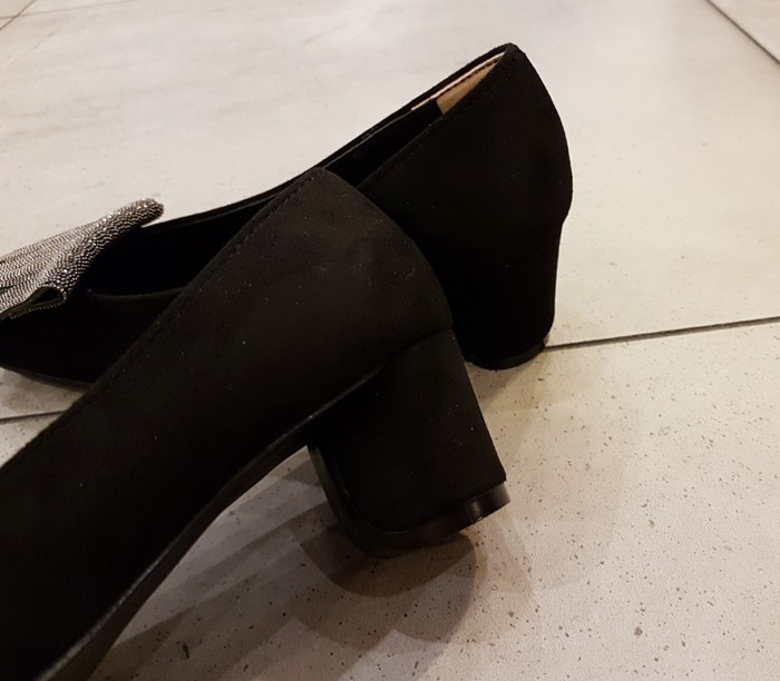 Suede shoes like a jewel Pretty stylish coordinati