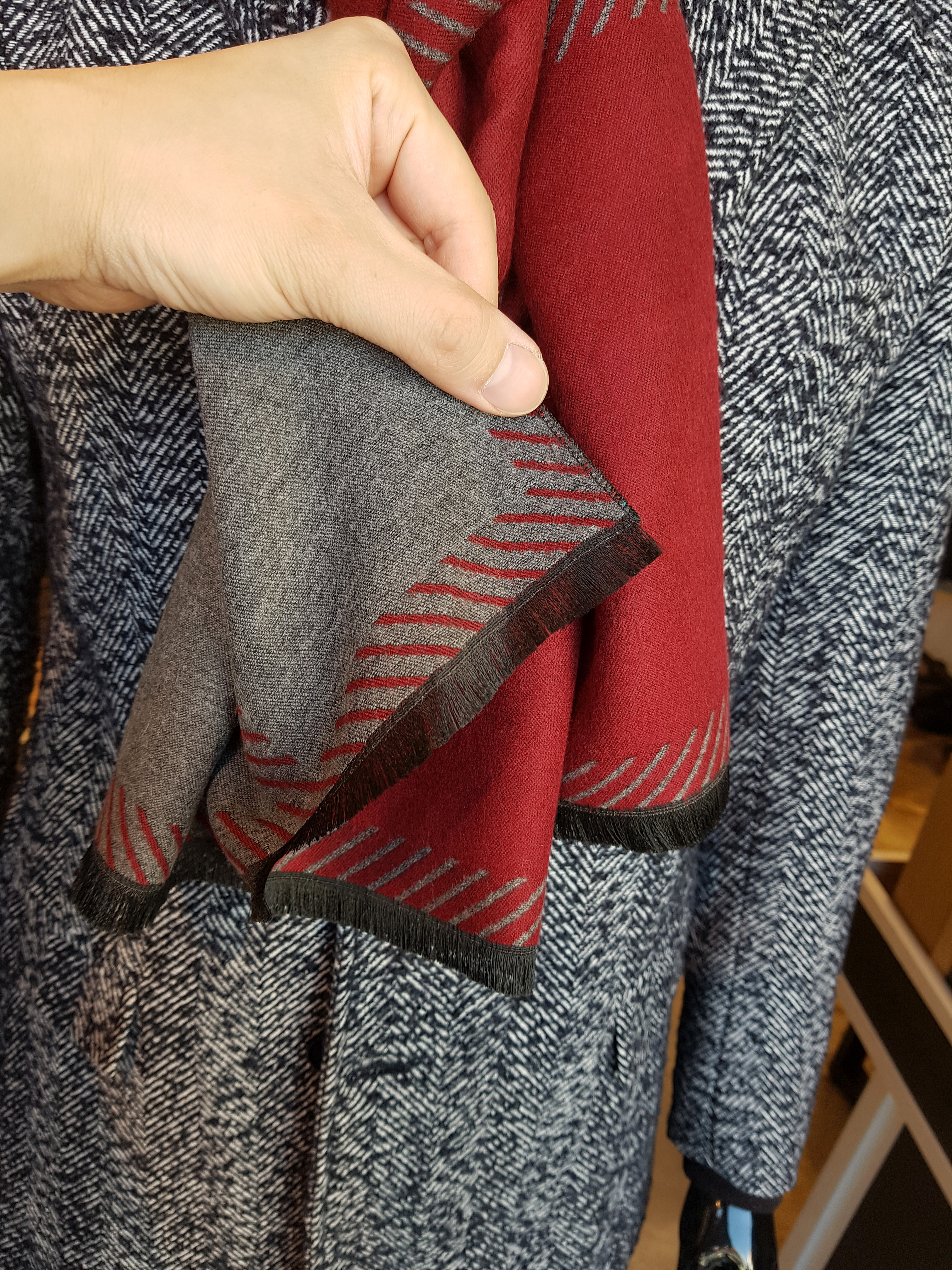 Soft imported direct wool red two-tone muffler - Y