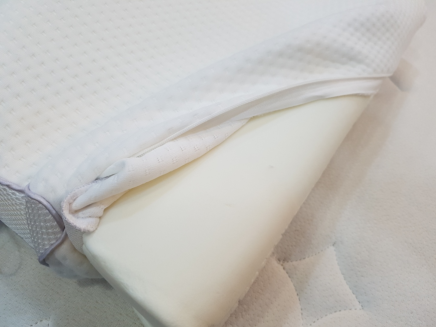 Basic form memory foam sleeping pillow for healthy