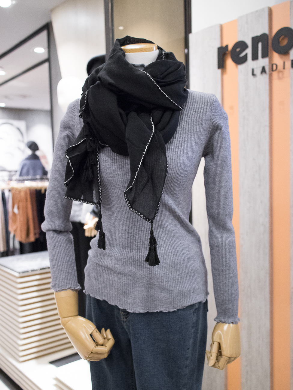 Renoma Ladies 17 Surgical Point Viscose Scarf C737