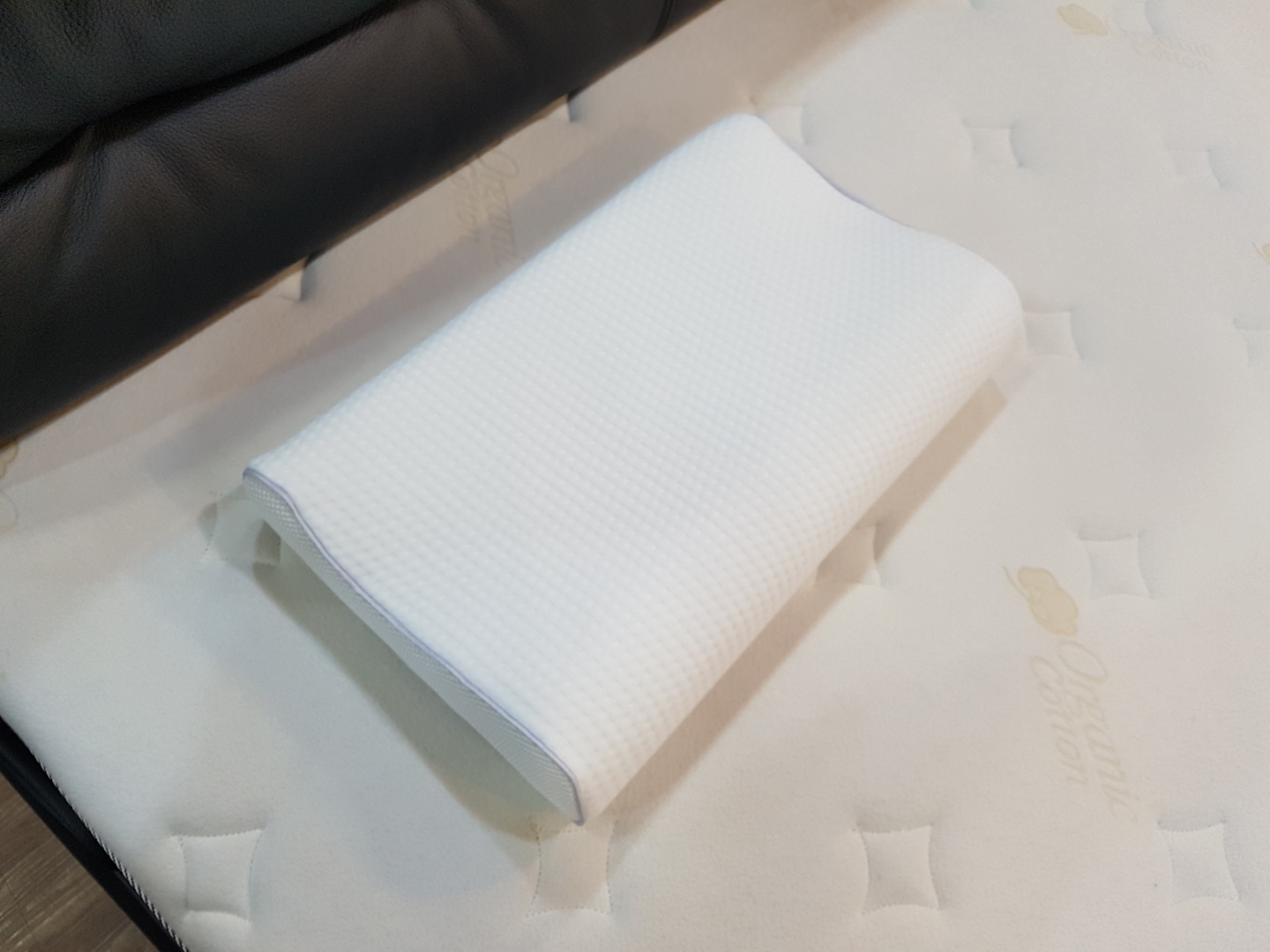 Basic form memory foam sleeping pillow for healthy