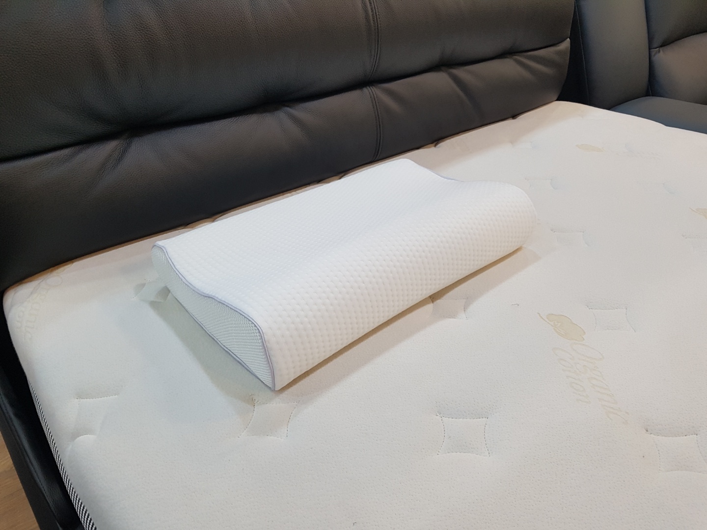 Basic form memory foam sleeping pillow for healthy