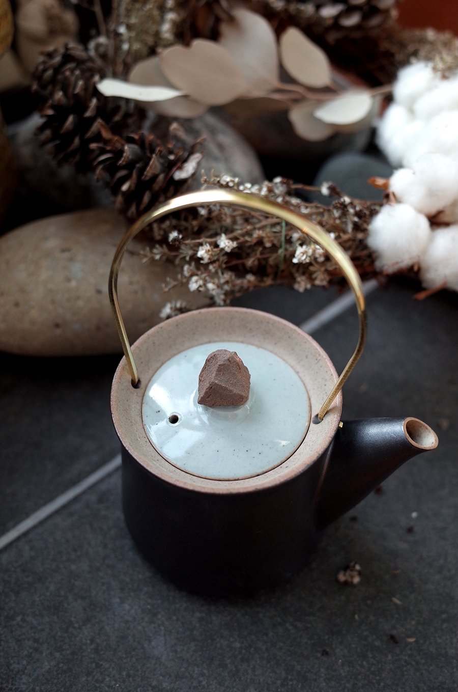 Blanche dark brown small stones vintage green tea 