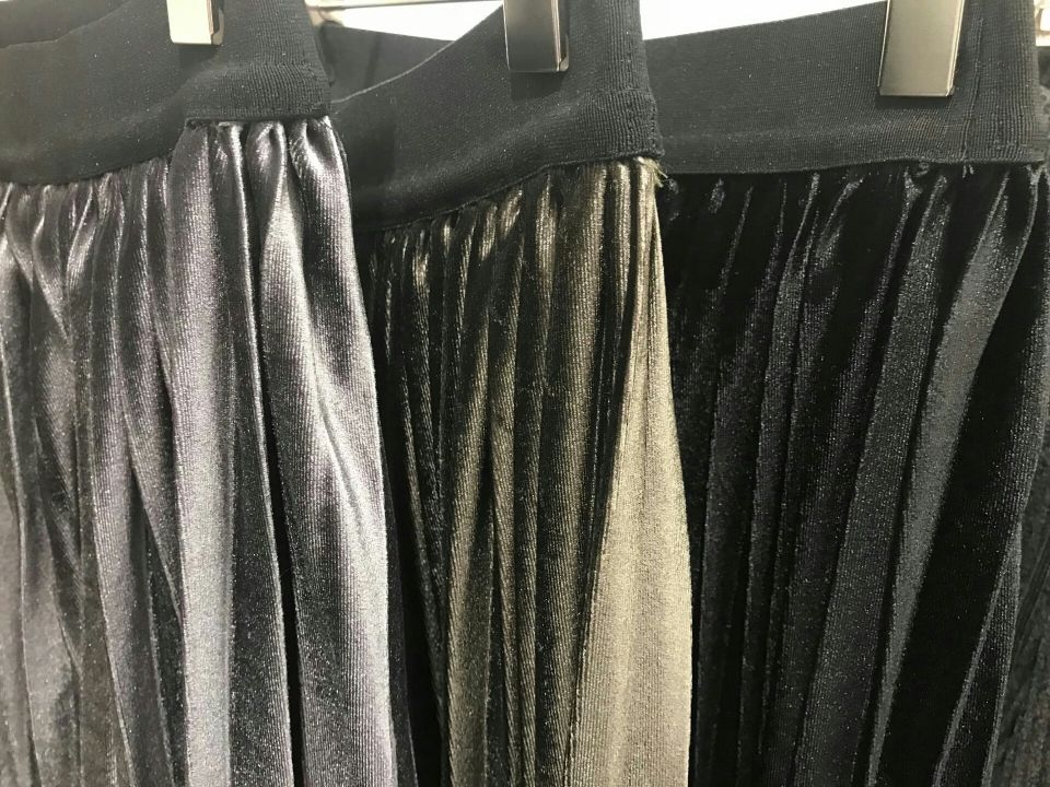 Free Shipping Velvet Pleated Long Skirt 3color Off