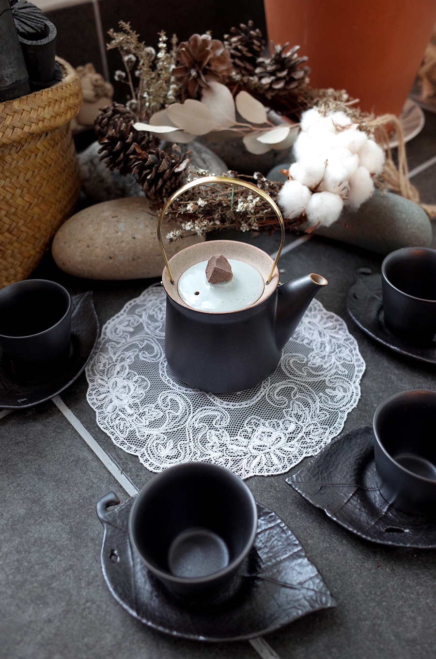 Blanche dark brown small stones vintage green tea 