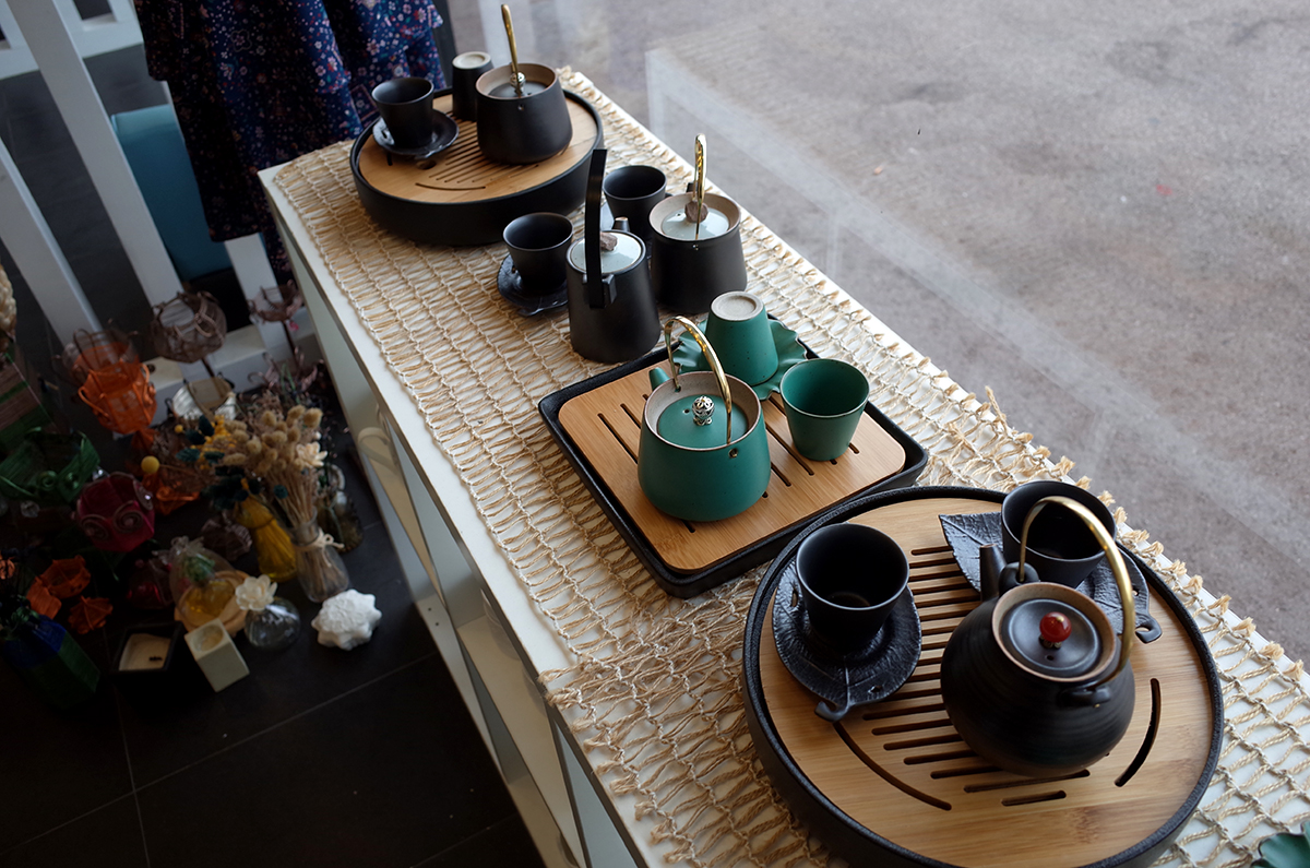 Blanche Dark brown Classic small stone Green tea p