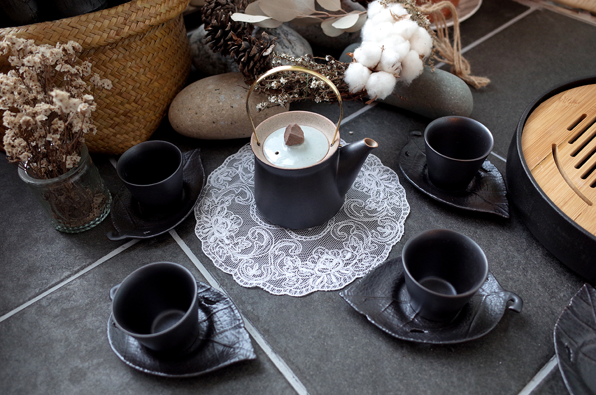 Blanche dark brown small stones vintage green tea 