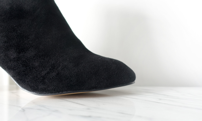 Suede point-heeled gold angle boots Daily look Coo